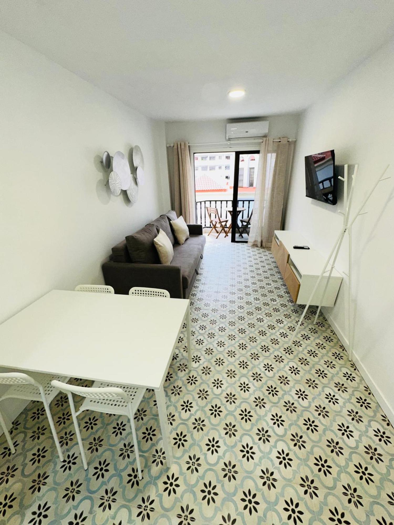 Flat Cristianos Square *